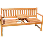 Produktfoto einer Holzgartenbank mit kleinem Tisch